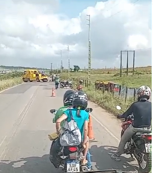 [Vídeo] Caminhão guincho se envolve em acidente às margens da rodovia AL-115 em Arapiraca