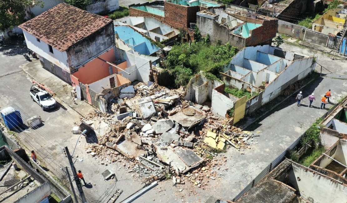 Imóveis com risco de desabamento no Pinheiro serão demolidos nesta sexta (20)