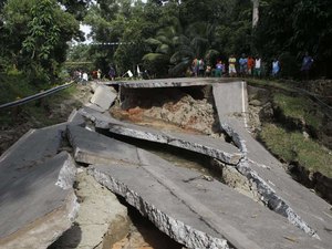 Terremoto nas Filipinas deixa pelo menos oito mortos