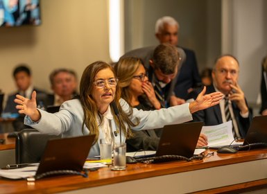 Eudócia cobra Renan Filho e questiona debate sobre saúde em Alagoas
