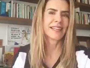 Maitê Proença promete ficar nua no 'Extra Ordinários' deste domingo