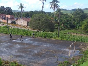 Adolescente é achado morto em quadra de escola de Porto Calvo
