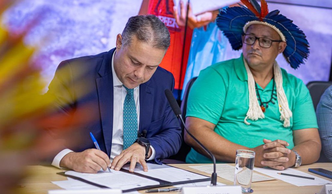 Renan Filho assina termo de conduta para preservação de terras indígenas durante obras na BR-101