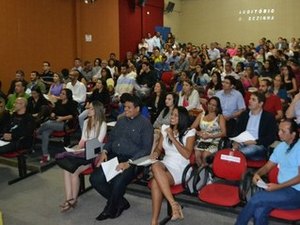 Uneal emposa 32 novos professores efetivos para trabalharem em cinco campi