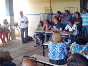 Álvaro Melo propõe reajuste de 8%, mas professores não aceitam