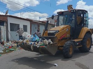 Acumulador compulsivo de lixo é internado e prefeitura é obrigada higienizar imóvel