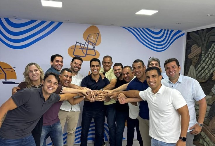 PL veta saída de vereadores para não inviabilizar palanque de Flávio Bolsonaro em AL