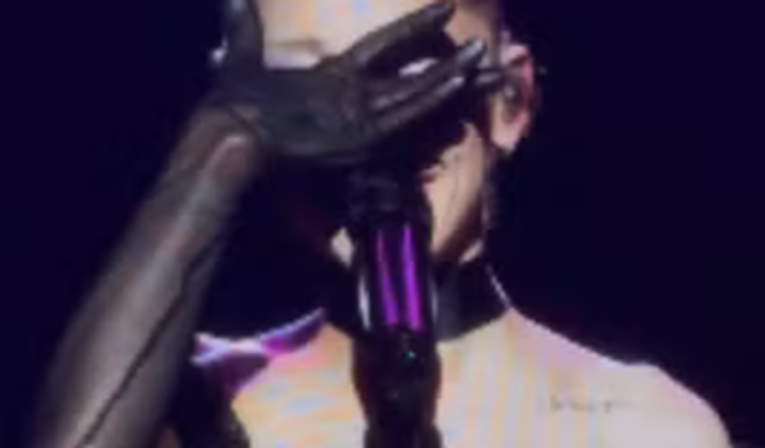 Ariana Grande chora em último show antes de uma pausa dos holofotes
