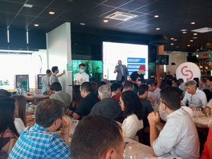 [Vídeo] Daniel Rocha reúne 200 empresários para trazer novidade no empreendedorismo