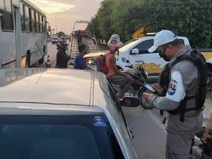 BPRv realiza operação Blitz na AL 220, em Arapiraca