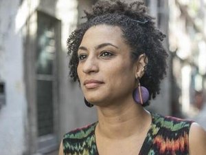 Policiais procuram no mar submetralhadora usada para matar Marielle Franco e Anderson Gomes