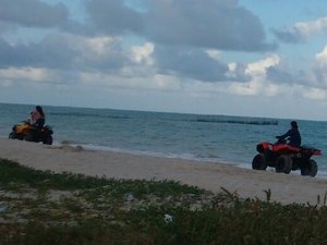 Mesmo proibido, tráfego de veículos volta a ser registrado em praias de Maragogi