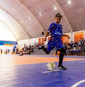 Manhã de esportes e interação, no Gigantão Vila Olímpica, reuniu alunos da rede municipal
