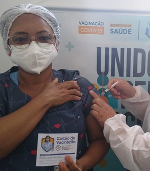 Hospital de Emergência firma parceria com a Prefeitura de Arapiraca e inicia aplicação da dose de reforço nos servidores