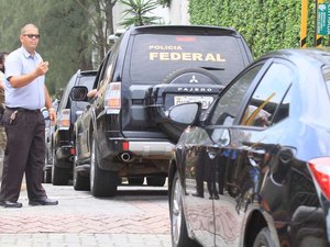 Dois policiais da escolta de Bolsonaro sofrem acidente