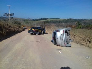 Perseguição policial e troca de tiros termina com três pessoas detidas na BR-316