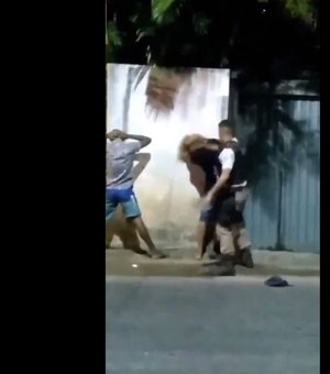 Policial é flagrado agredindo jovem em Salvador: “Você para mim é ladrão, olha esse cabelo”
