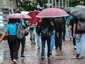 Inmet prevê chuvas intensas ao longo desta quarta-feira (11) na maior parte do país