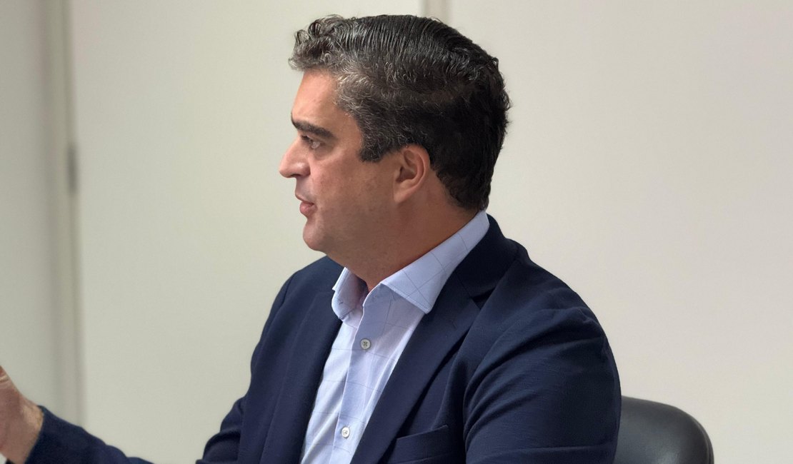 Prefeito anuncia pagamento antecipado dos salários dos servidores de Maragogi