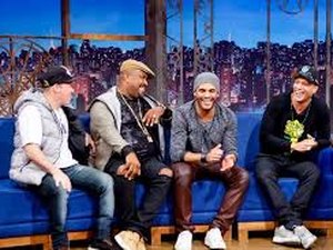 Acidente com van da banda Sampa Crew mata um e fere oito