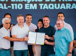 Governador Paulo Dantas assina ordem de serviço para recuperação da AL 110 em Taquarana
