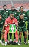 Avião da seleção nigeriana faz pouso de emergência após rachadura
