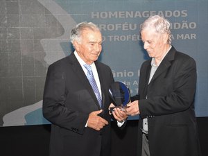 Governador prestigia entrega do Troféu Gratidão