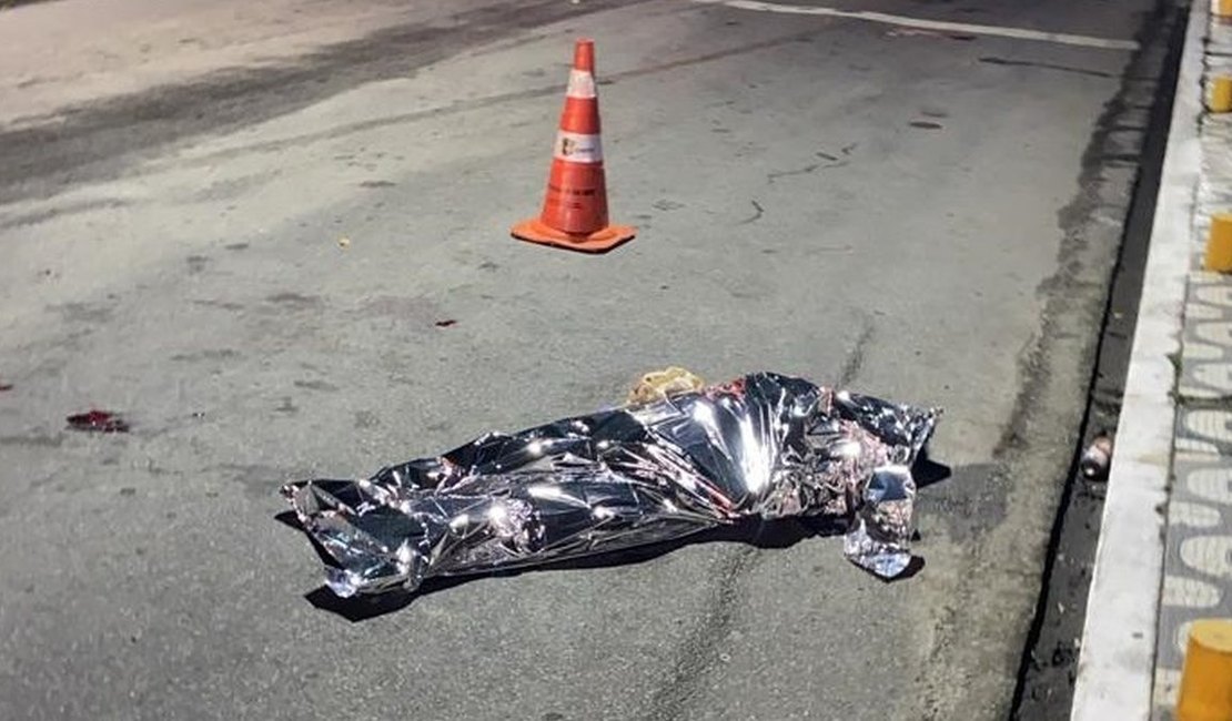 Idosa de 70 anos morre atropelada e condutor foge sem prestar socorro no bairro do Poço