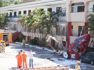 Vídeos mostram queda de helicóptero dos Bombeiros no DF