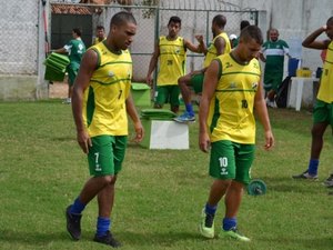 Coruripe embarca com 19 jogadores para partida contra o Campinense
