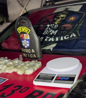 Homem é preso com maconha, oito garrafas de loló e cocaína no Jacintinho