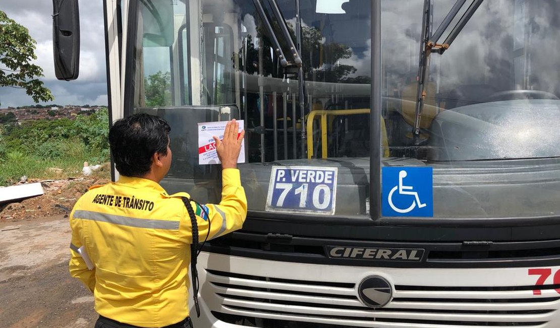 Catraca alta: SMTT fiscaliza ônibus em terminais
