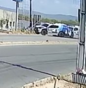 [Vídeo] Viaturas da Guarda Municipal colidem durante deslocamento na AL-145, em Delmiro Gouveia