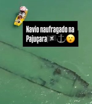 [Vídeo] Maré baixa revela naufrágio de embarcação na Praia de Pajuçara, em Maceió