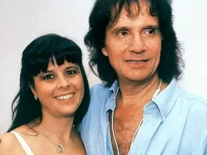 Roberto Carlos homenageia Maria Rita nos 25 anos da morte dela