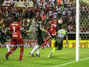 Audálio marca primeiro gol pelo CRB e recebe elogio dos companheiros