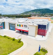 Prefeita Tia Júlia realiza visita técnica às obras do Hospital Regional de Palmeira dos Índios