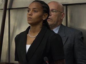 [Vídeo] Atacante alagoana Geyse Ferreira recebe Comenda Marta Vieira na Assembleia Legislativa