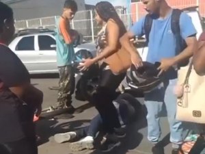 Acidente de trânsito deixa pessoa ferida em frente ao Ginásio Arivaldo Maia