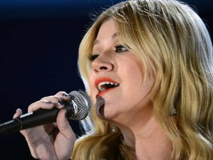 Kelly Clarkson pode ter de pagar mais de R$ 2 milhões mensais ao ex após divórcio