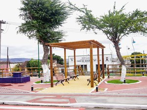 Prefeitura de Palmeira inaugura Praça Zeca Leôncio