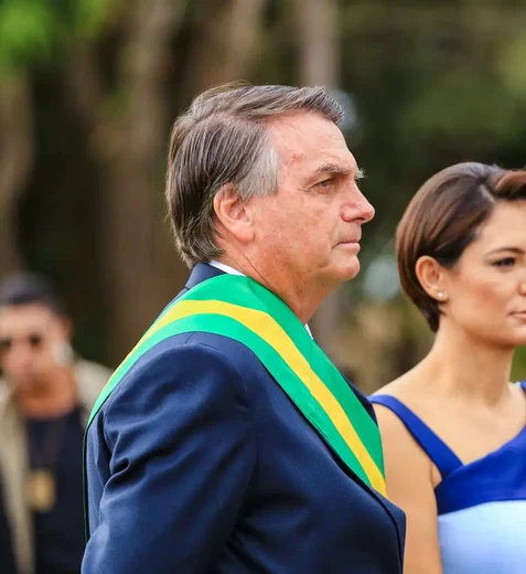 Michelle visita Bolsonaro na superintendência da Polícia Federal em Brasília