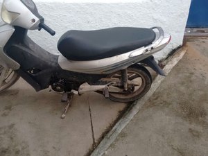 Jovem é preso com moto roubada no Vale do Reginaldo