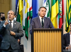Bolsonaro lança programa que levará água potável a escolas do Nordeste