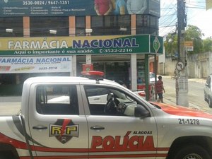 Dupla a pé e armada rouba farmácia em pleno centro de Arapiraca