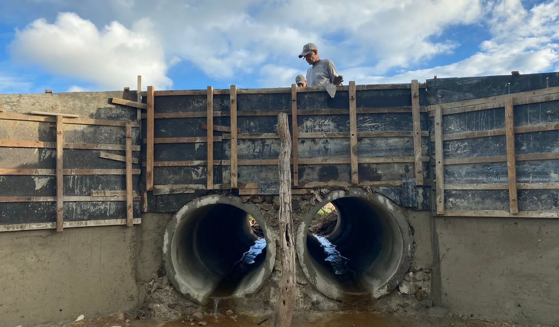 Prefeitura segue com trabalho de intervenções em pontes, bueiros e pontilhões na zona rural de Palmeira