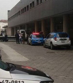Bandidos invadem hospital para resgatar preso e deixam morto e feridos