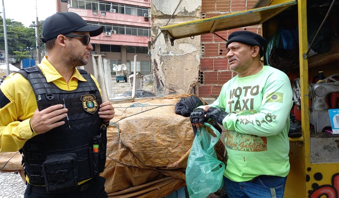 Equipes da SMTT realizam ações educativas com mototaxistas no fim de semana