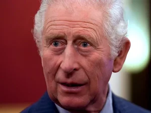 Charles se torna rei aos 73 anos e assume nome de Charles III