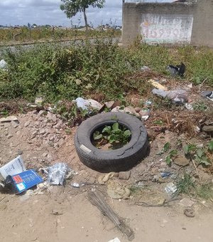 Moradores do bairro Cavaco convivem com lixão há meses sem limpeza da Prefeitura de Arapiraca